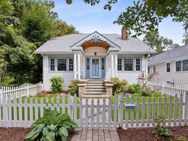 681 Western Avenue , Glen Ellyn, IL 60137