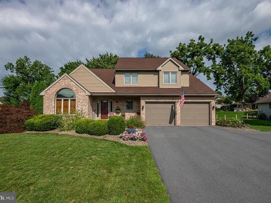 328 W Walnut Tree Drive, Blandon, PA 19510 Main Photo