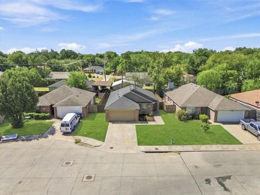 8570 Bearden Lane , Dallas, TX 75227