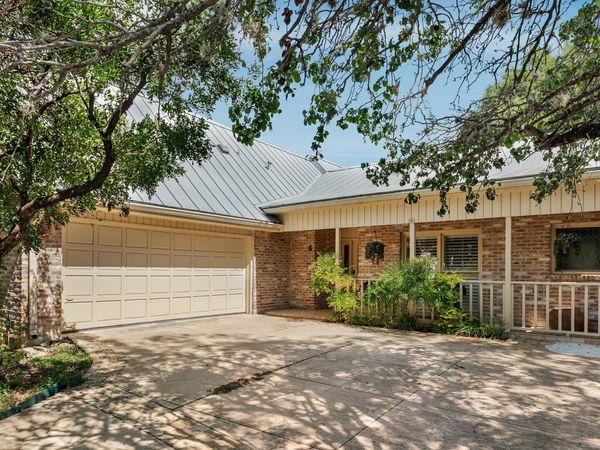 6 Cottesmore Ct, San Antonio, TX 78218