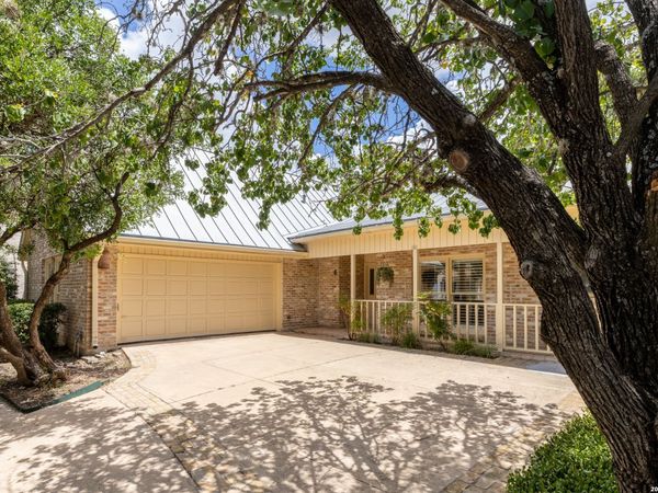 6 Cottesmore Ct, San Antonio, TX 78218