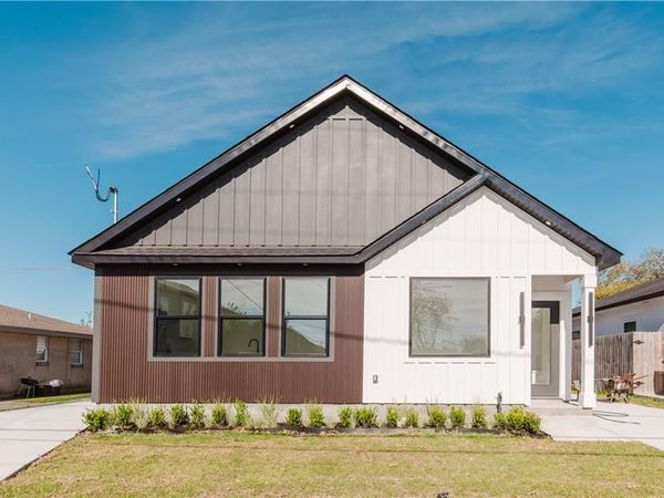 3410 12 MONTESQUIEU Street, Chalmette, LA 70043