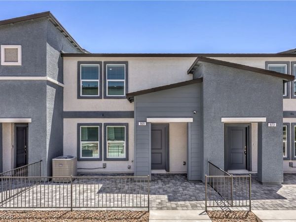990 Desert Spruce Street , Las Vegas, NV 89107