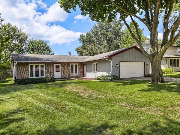 98 Brookside Drive , Elgin, IL 60123