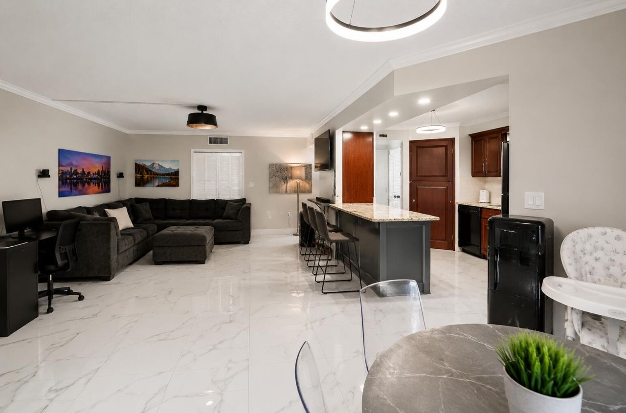 6855 W Broward Boulevard, Unit 201, Plantation, FL 33317 Photo