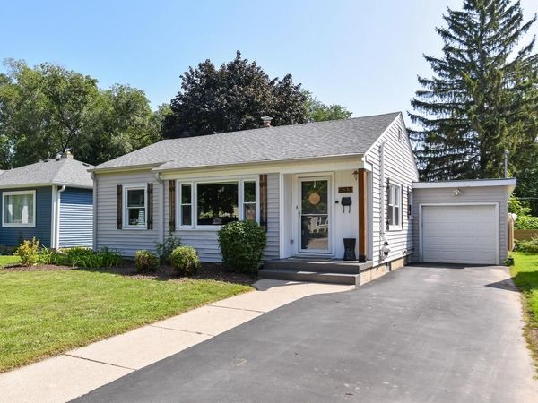 633 N Hine AVENUE, Waukesha, WI 53188