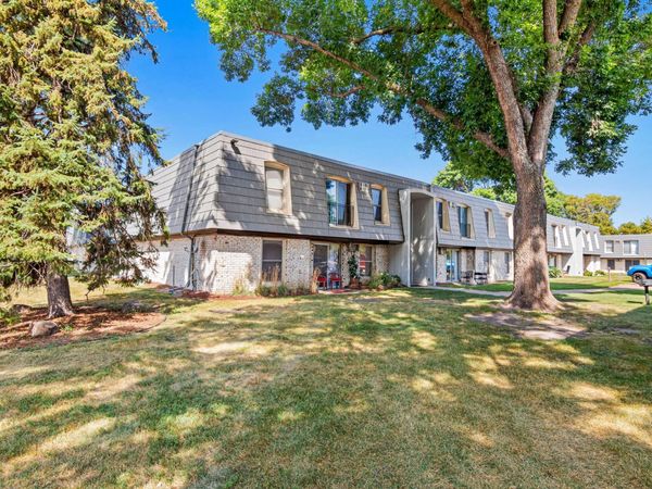 814 9th Avenue S, Unit 4, Hopkins, MN 55343