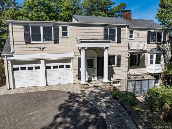 105 Laurel Lane, Port Jefferson, NY 11777