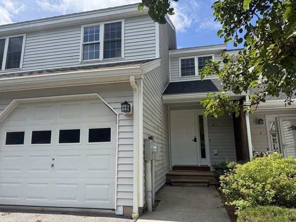 9 Green Briar Rd, Unit 9, Fitchburg, MA 01420