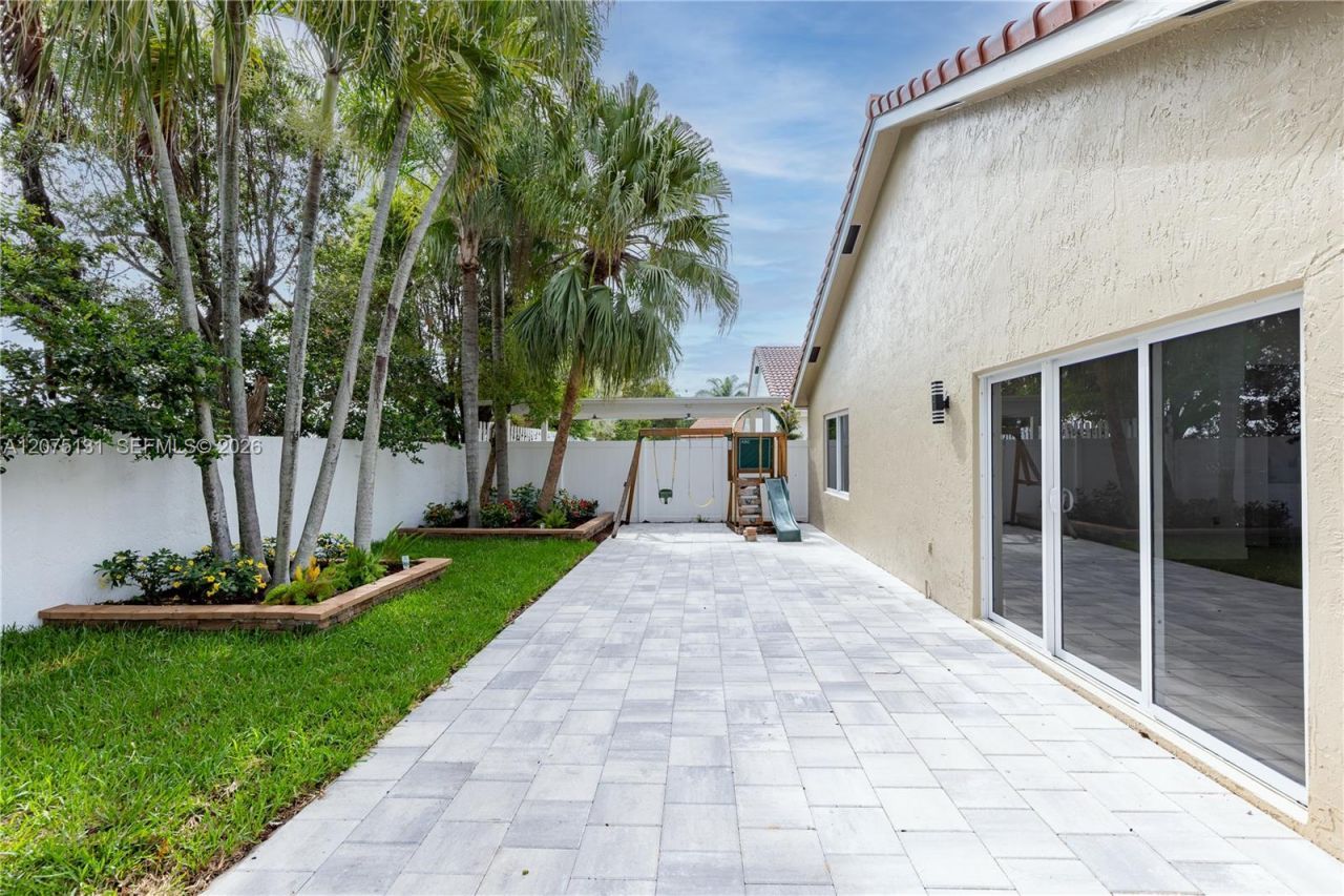 46 Gables Blvd , Weston, FL 33326 Photo