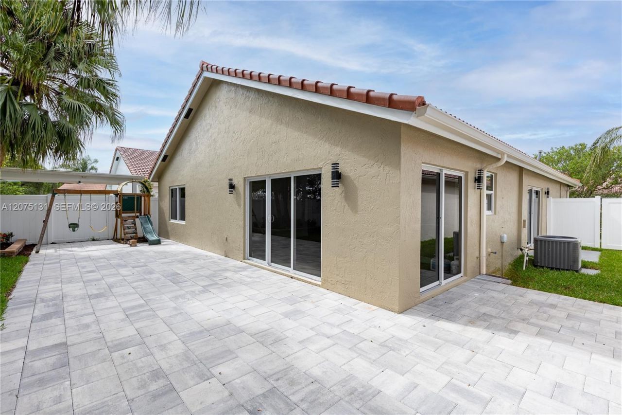 46 Gables Blvd , Weston, FL 33326 Photo