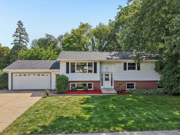 401 Woodview Drive, Sun Prairie, WI 53590
