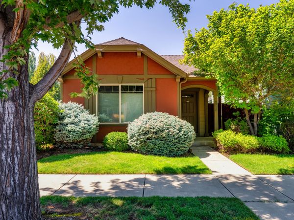 417 NW 27th Street, Redmond, OR 97756