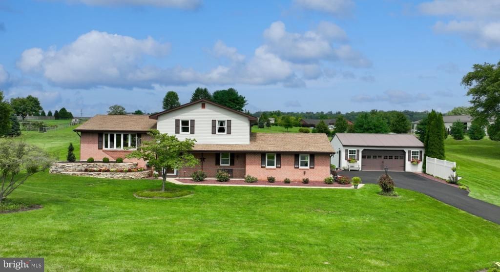 15 SHERRARD DRIVE, WILLOW STREET, PA 17584