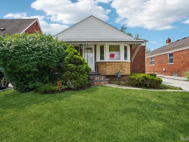 15237 Warwick Avenue, Allen Park, Mi 48101