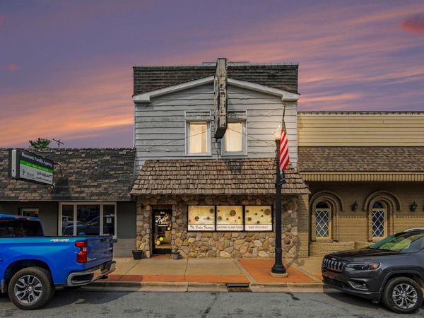 137 N Main Street, Plainwell, MI 49080