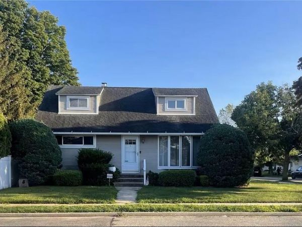 11 Ida Avenue, Hicksville, NY 11801