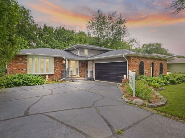 3869 Kingsway Drive, Crown Point, IN 46307