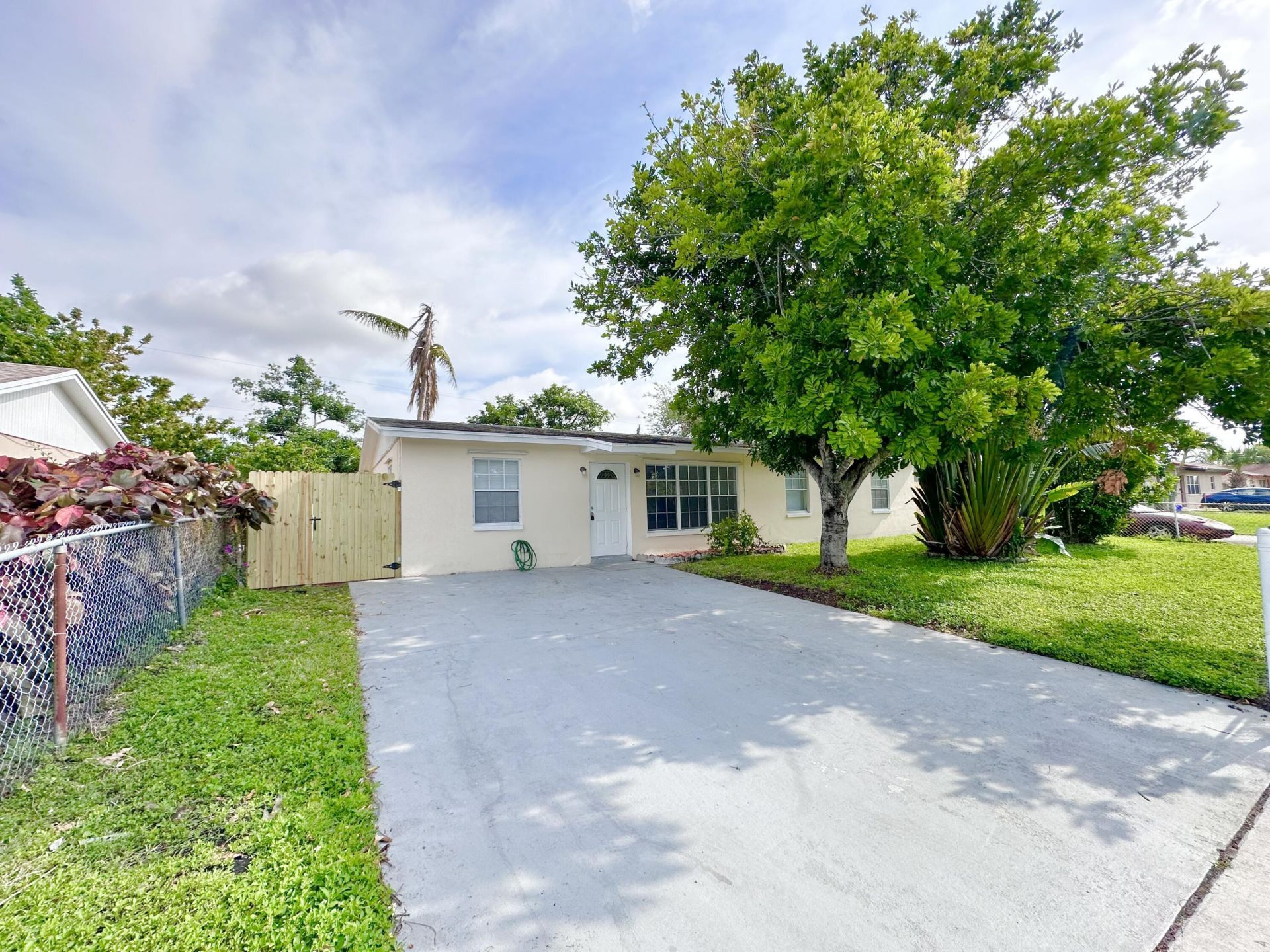 4845 Andros Drive, West Palm Beach, FL 33407 Photo