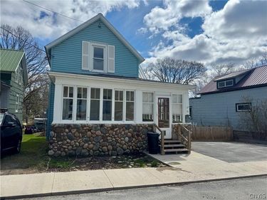 8 2nd Street, Alexandria Bay, NY 13607