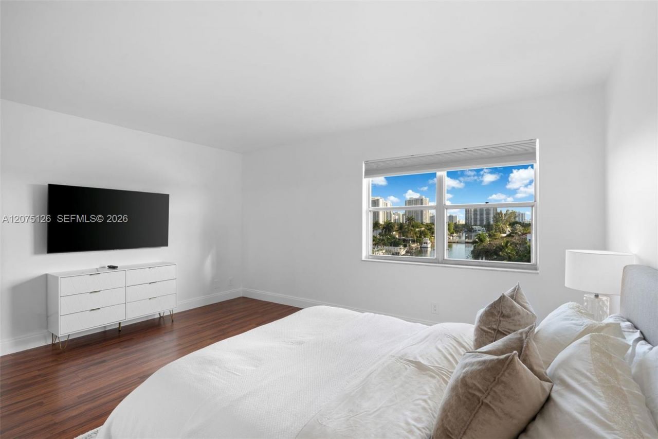 401 Golden Isles Dr , Unit 406, Hallandale Beach, FL 33009 Photo