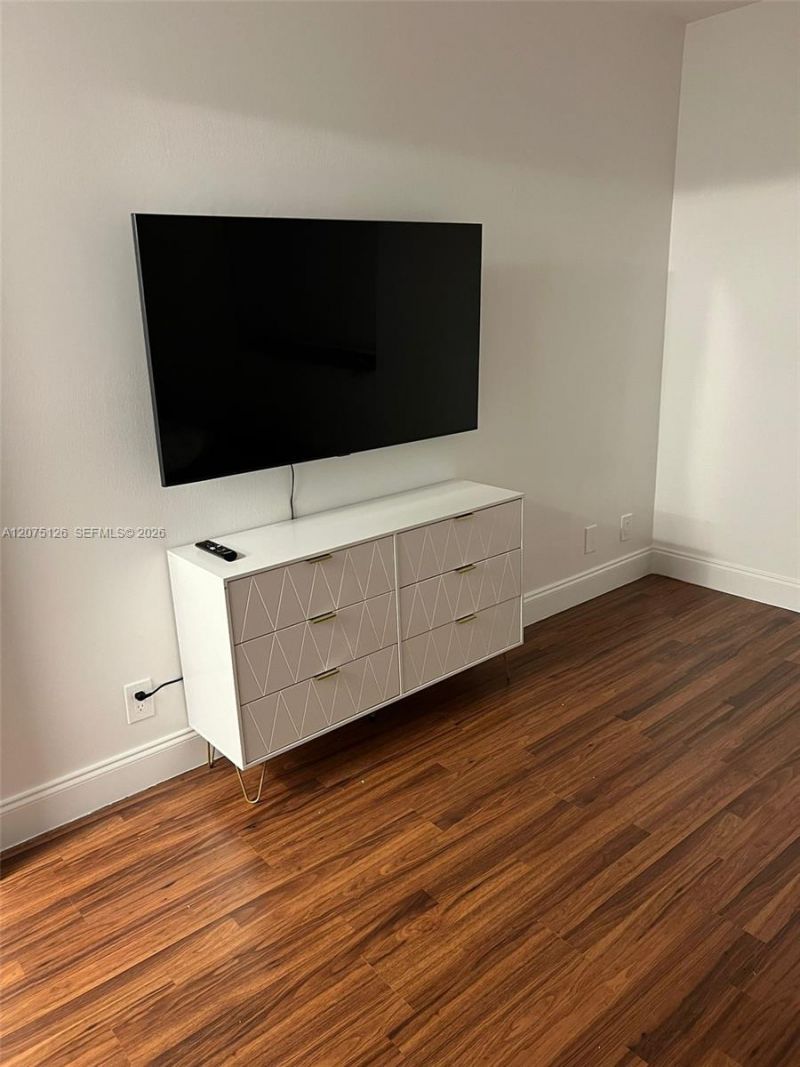 401 Golden Isles Dr , Unit 406, Hallandale Beach, FL 33009 Photo
