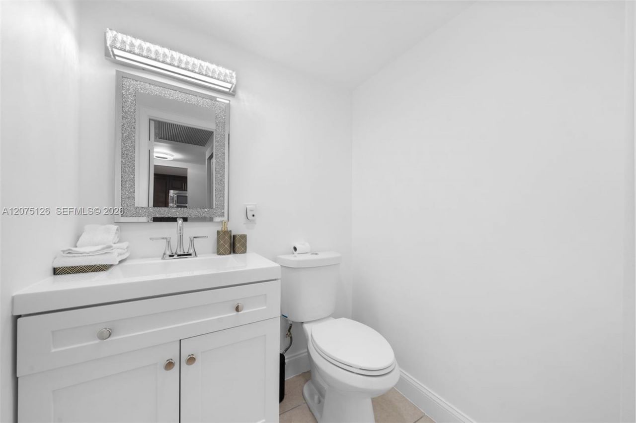 401 Golden Isles Dr , Unit 406, Hallandale Beach, FL 33009 Photo