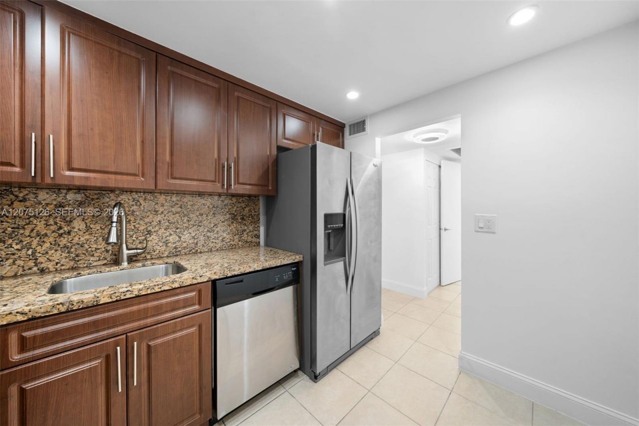 401 Golden Isles Dr , Unit 406, Hallandale Beach, FL 33009 Photo
