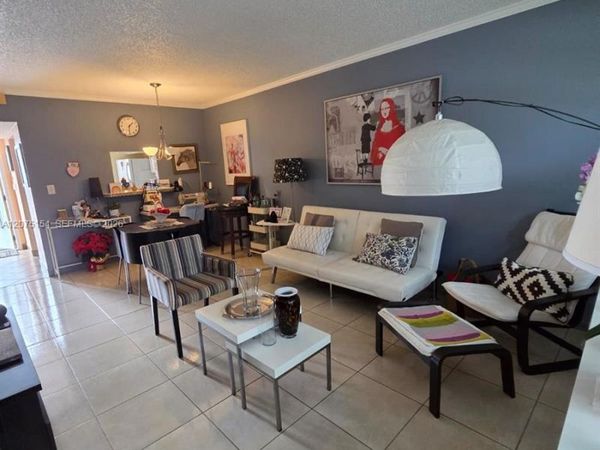 5181 W Oakland Park Blvd , Unit 204, Lauderdale Lakes, FL 33313