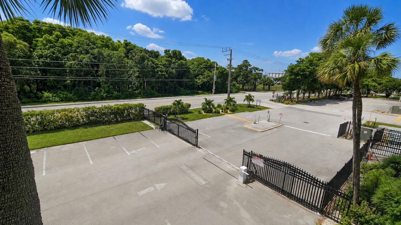 2650 NW 49th Avenue, Unit 318, Lauderdale Lakes, FL 33313 Photo