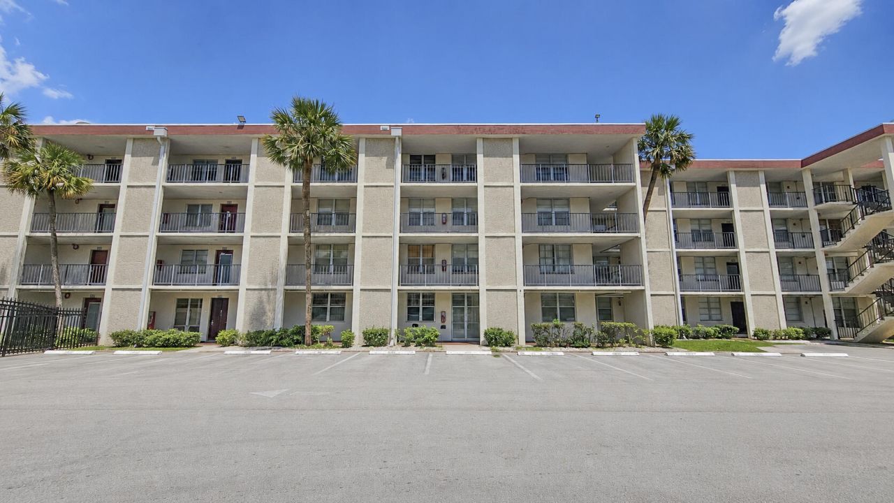 2650 NW 49th Avenue, Unit 318, Lauderdale Lakes, FL 33313 Photo