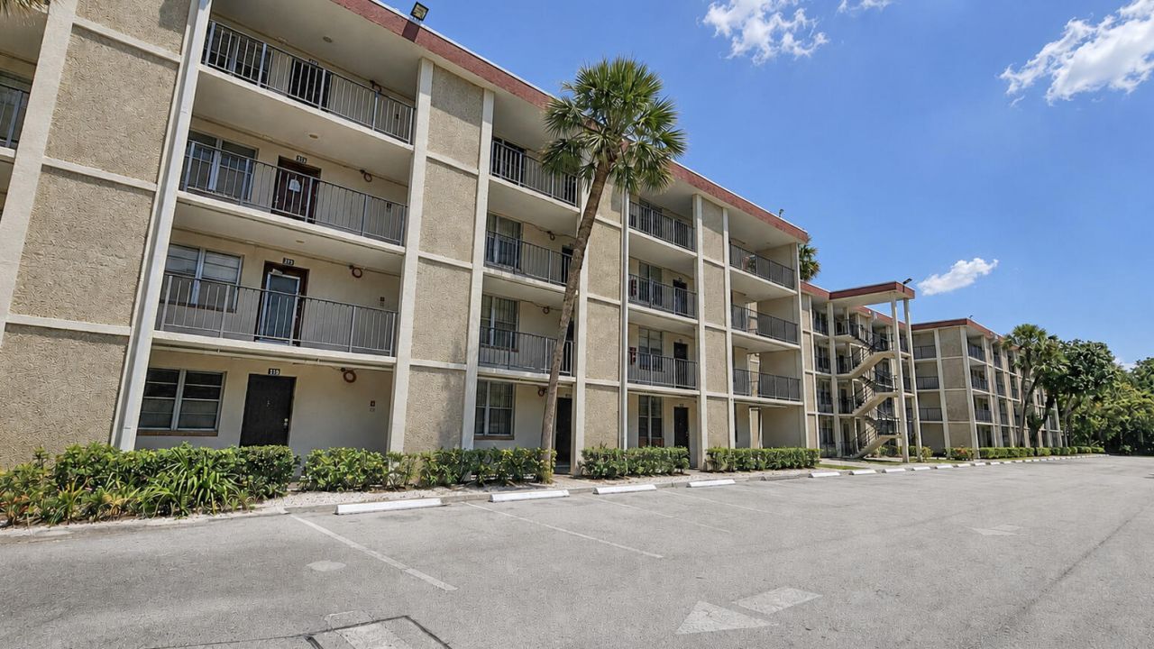 2650 NW 49th Avenue, Unit 318, Lauderdale Lakes, FL 33313 Photo
