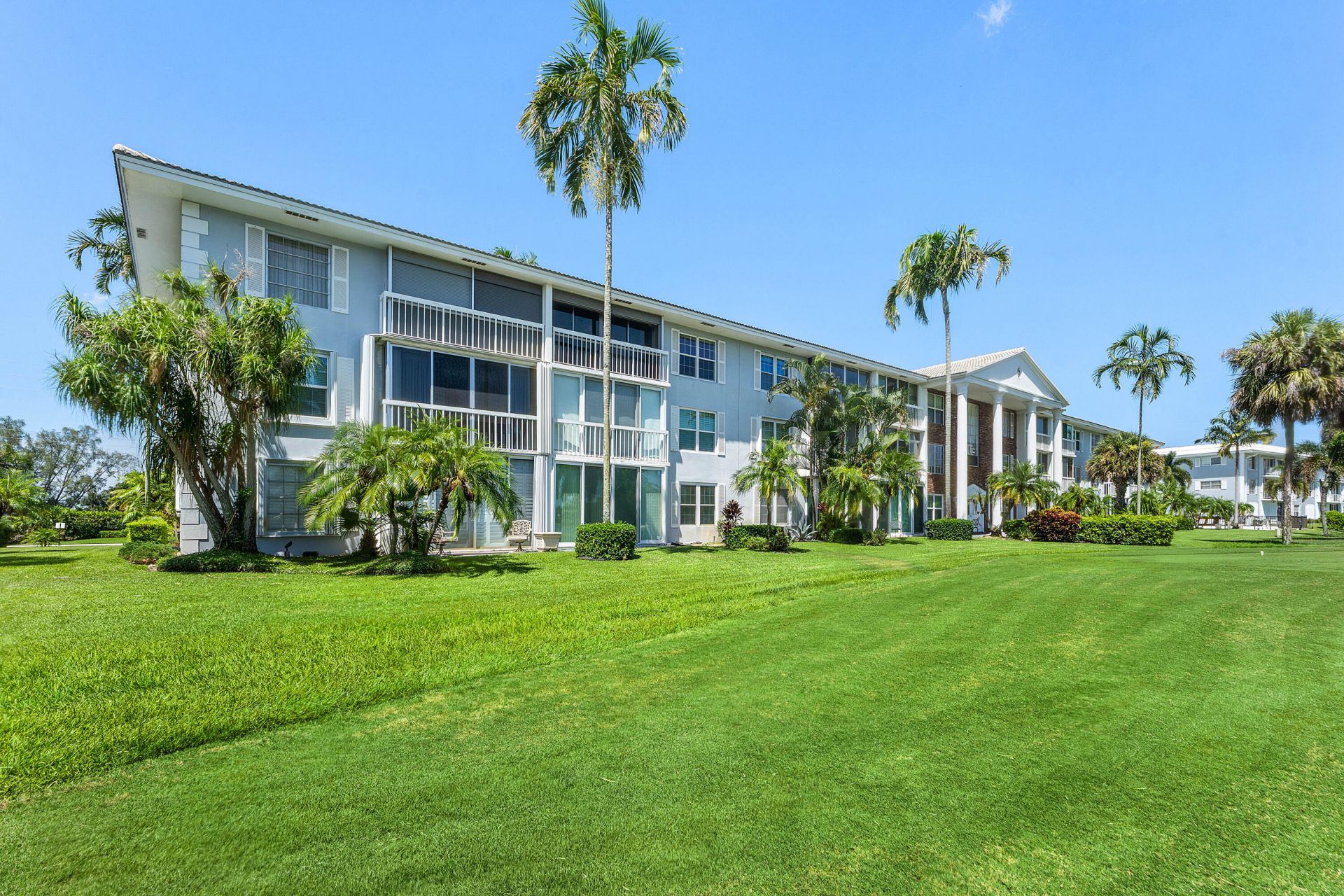 169 Atlantis Boulevard, Unit 302, Atlantis, FL 33462 Photo