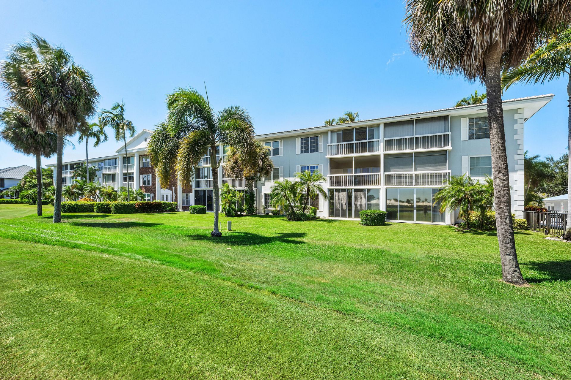 169 Atlantis Boulevard, Unit 302, Atlantis, FL 33462 Photo