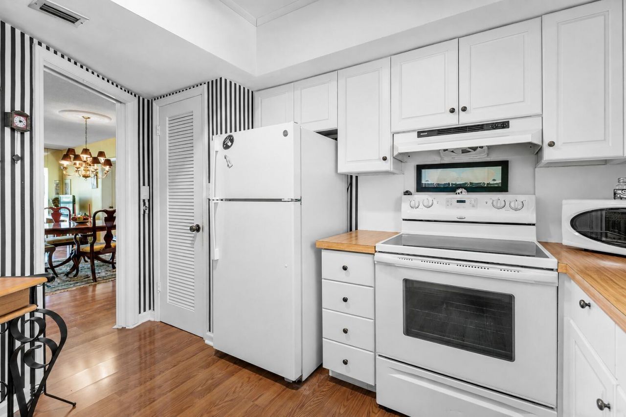 169 Atlantis Boulevard, Unit 302, Atlantis, FL 33462 Photo