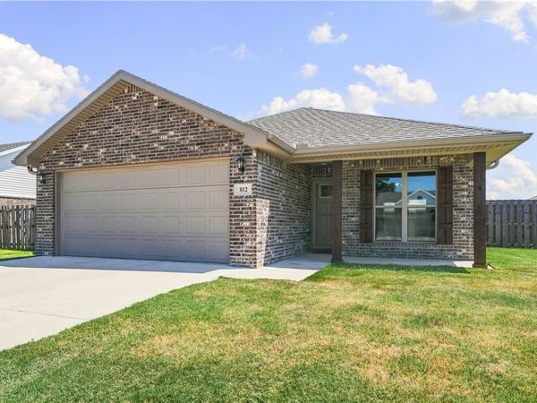 812 Robinson Street , Pea Ridge, AR 72751