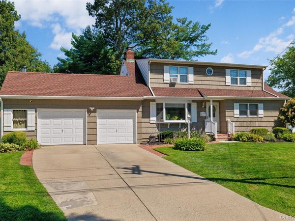 13 Westwood Drive, North Babylon, NY 11703