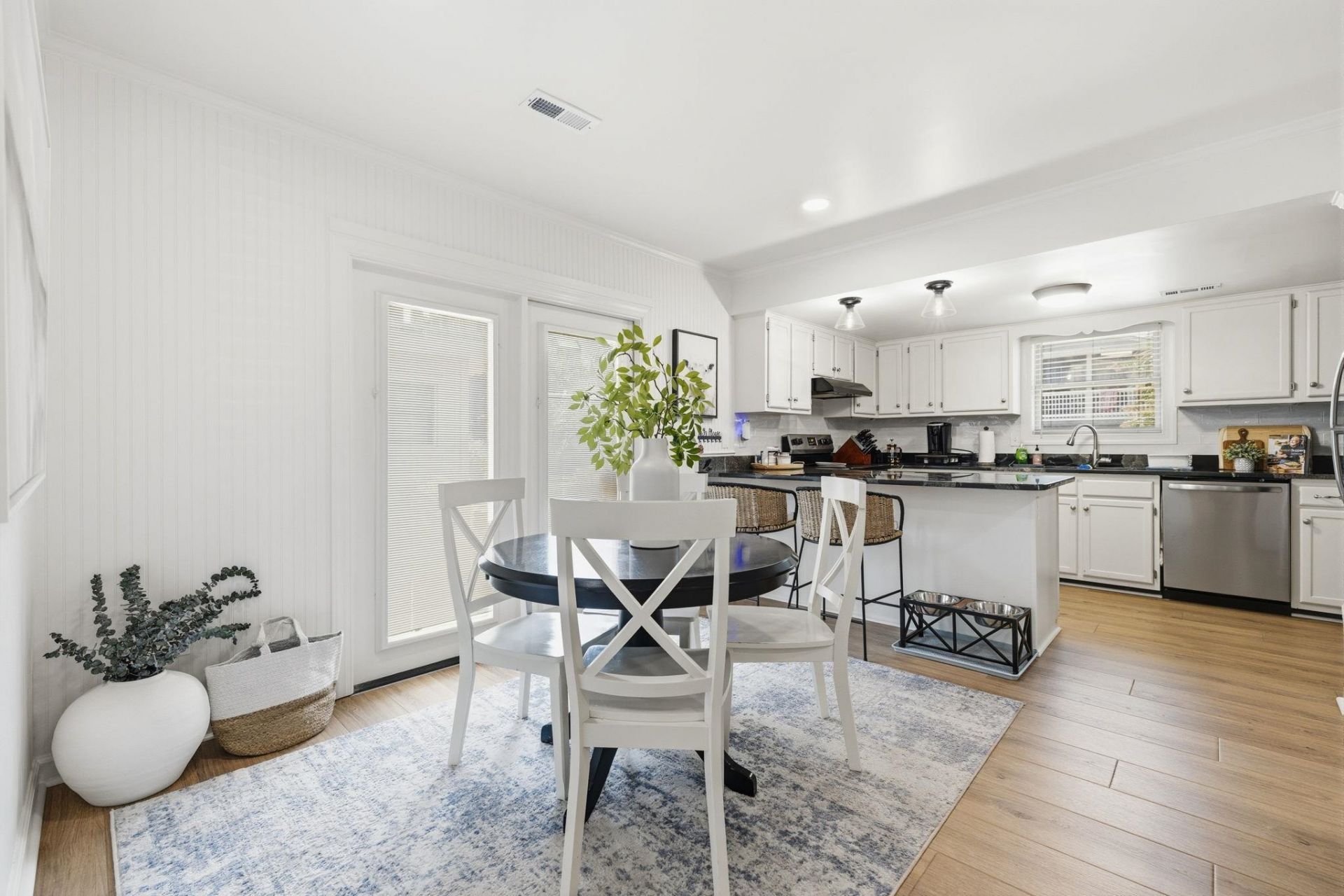 402 Windy Ln. Photo 8