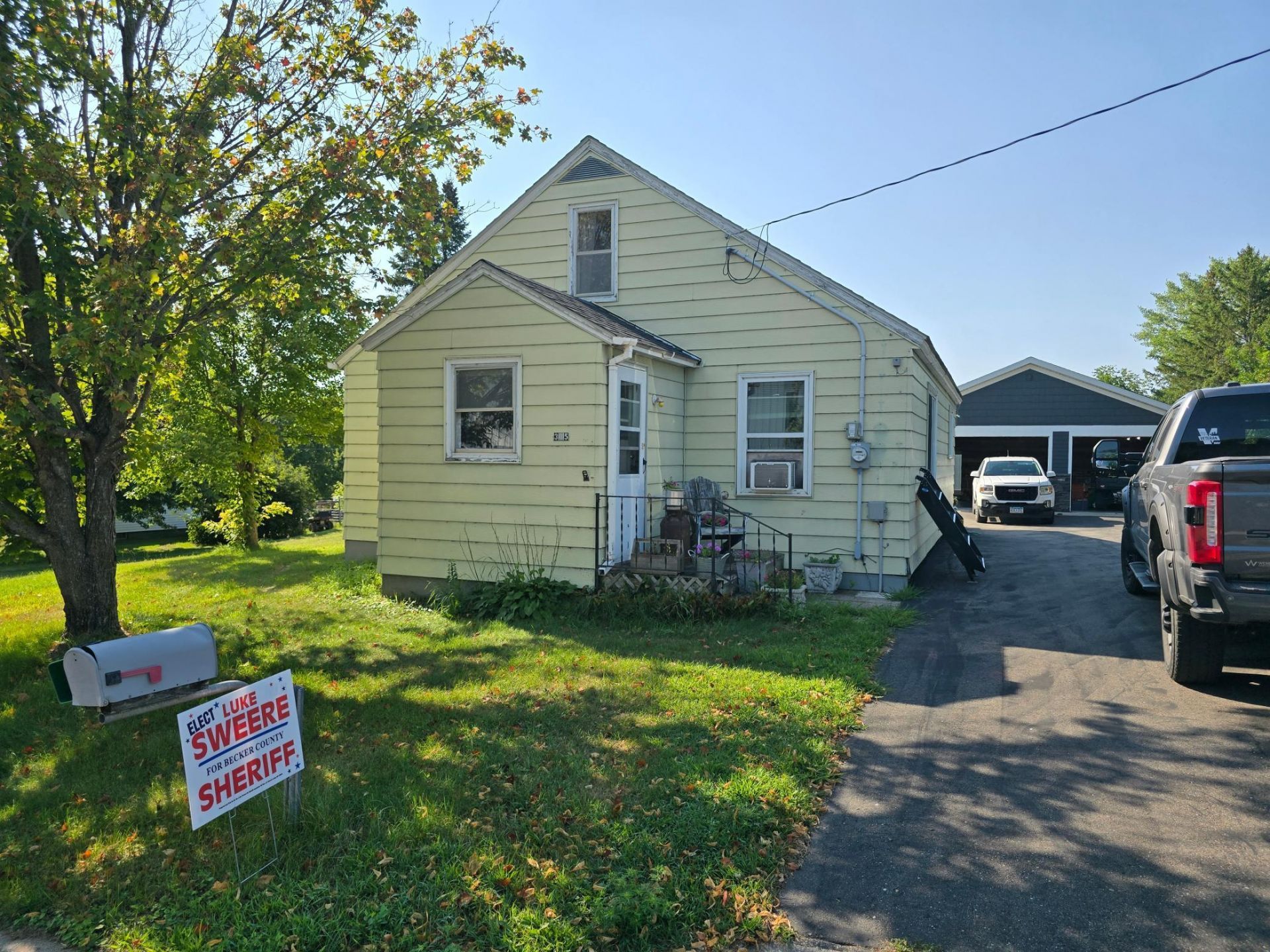 305 E Hill Drive primary photo
