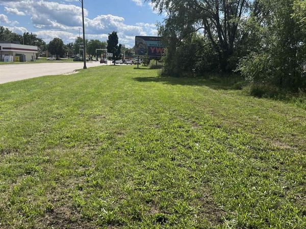 610 W Centerway, Janesville, WI 53548