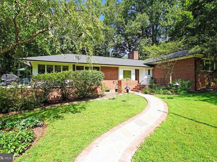 9233 Farnsworth Drive, Potomac, MD 20854 Main Photo