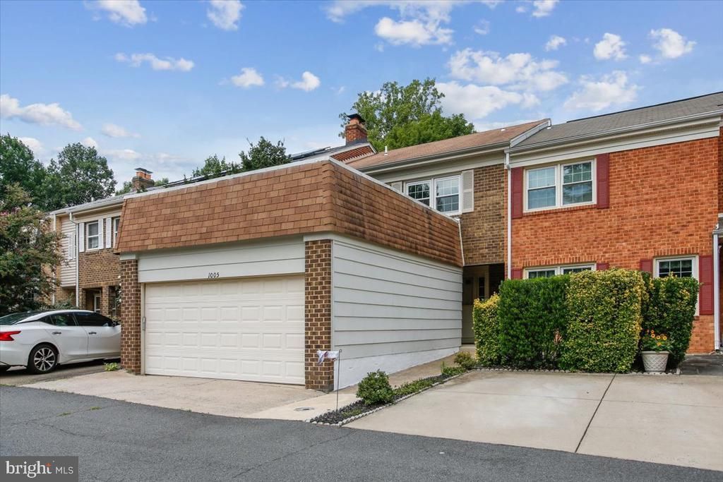 1005 Tapawingo Road Sw, Vienna, VA 22180 Main Photo