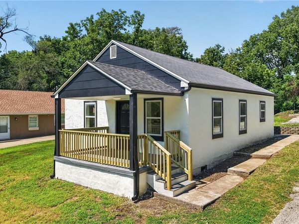 2904 NE Parvin Road, Kansas City, MO 64117