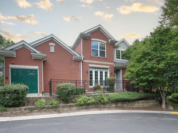 44 Lakebreeze Court , Lake Zurich, IL 60047