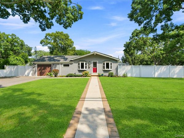 91 Spruce Avenue , West Islip, NY 11795