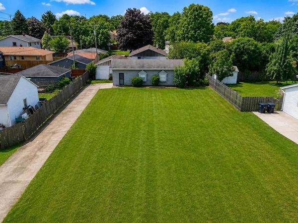 4271 S 93rd STREET, Greenfield, WI 53228