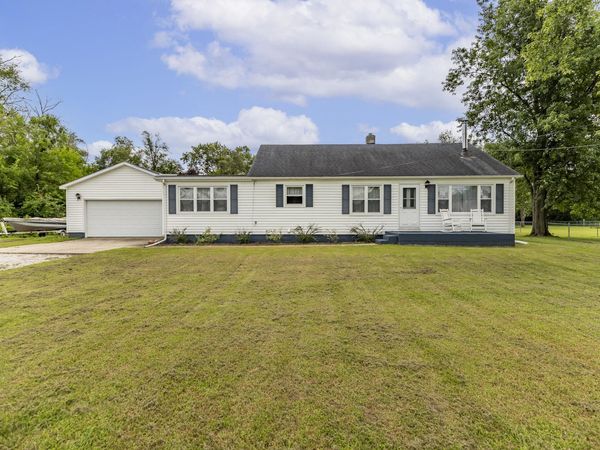 409 W Division Road, DeMotte, IN 46310