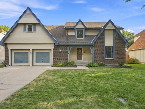 1125 E Sleepy Hollow Drive, Olathe, KS 66062
