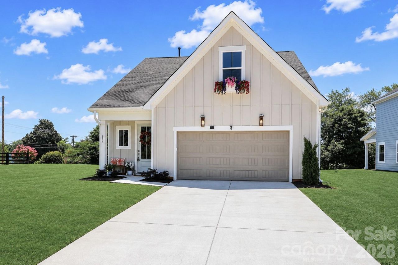109 Honeycomb Court, Statesville, NC 28625 Main Photo