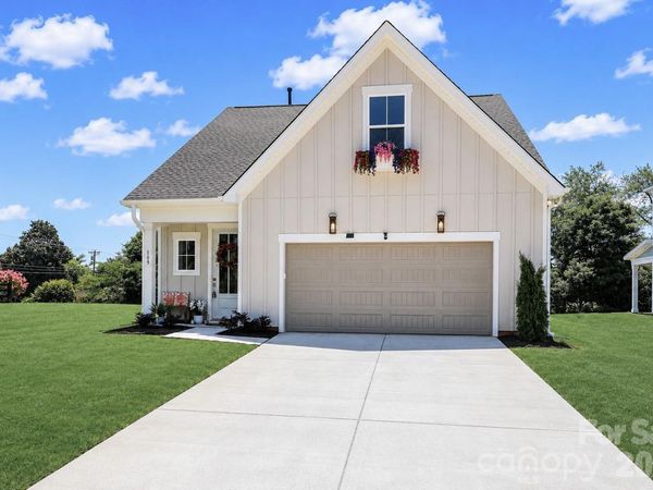 109 Honeycomb Court, Statesville, NC 28625